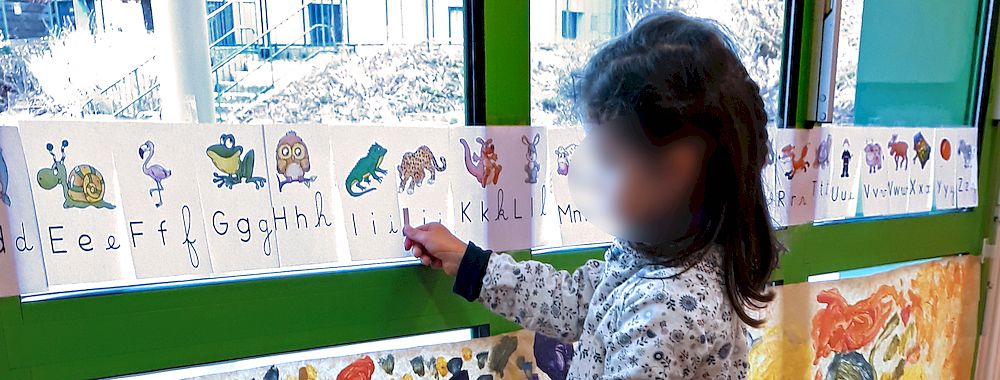 au coin du mur 4 lettres