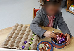 Atelier de Noël : Des boules en alvéoles