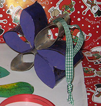 Étoile de Noël en rouleaux de papier - attache en tissu